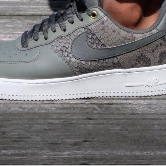 Air Force 1 - Picture 2 of 8